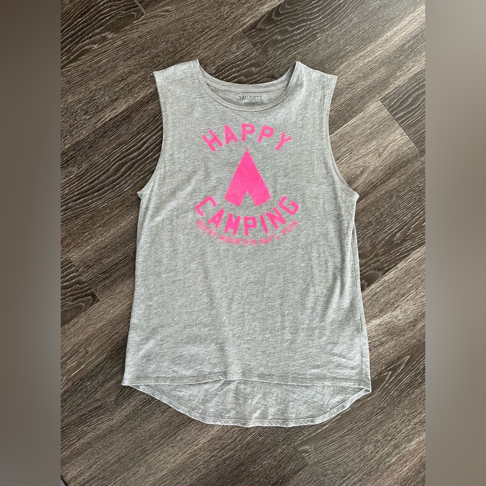 Womens AE muscle tank Medium